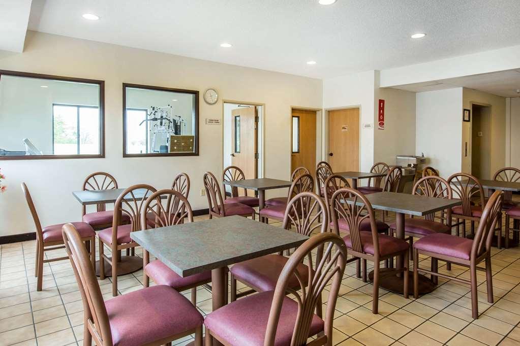 Econo Lodge Inn & Suites Peoria Illinois Restaurant foto