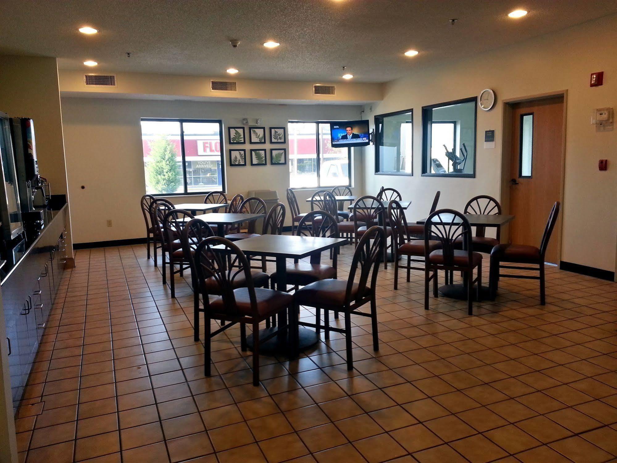 Econo Lodge Inn & Suites Peoria Illinois Exterior foto